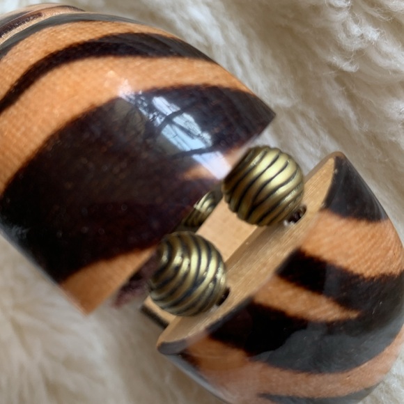 Vintage Stretch wood bangle beaded tiger striped bracelet - Picture 5 of 10